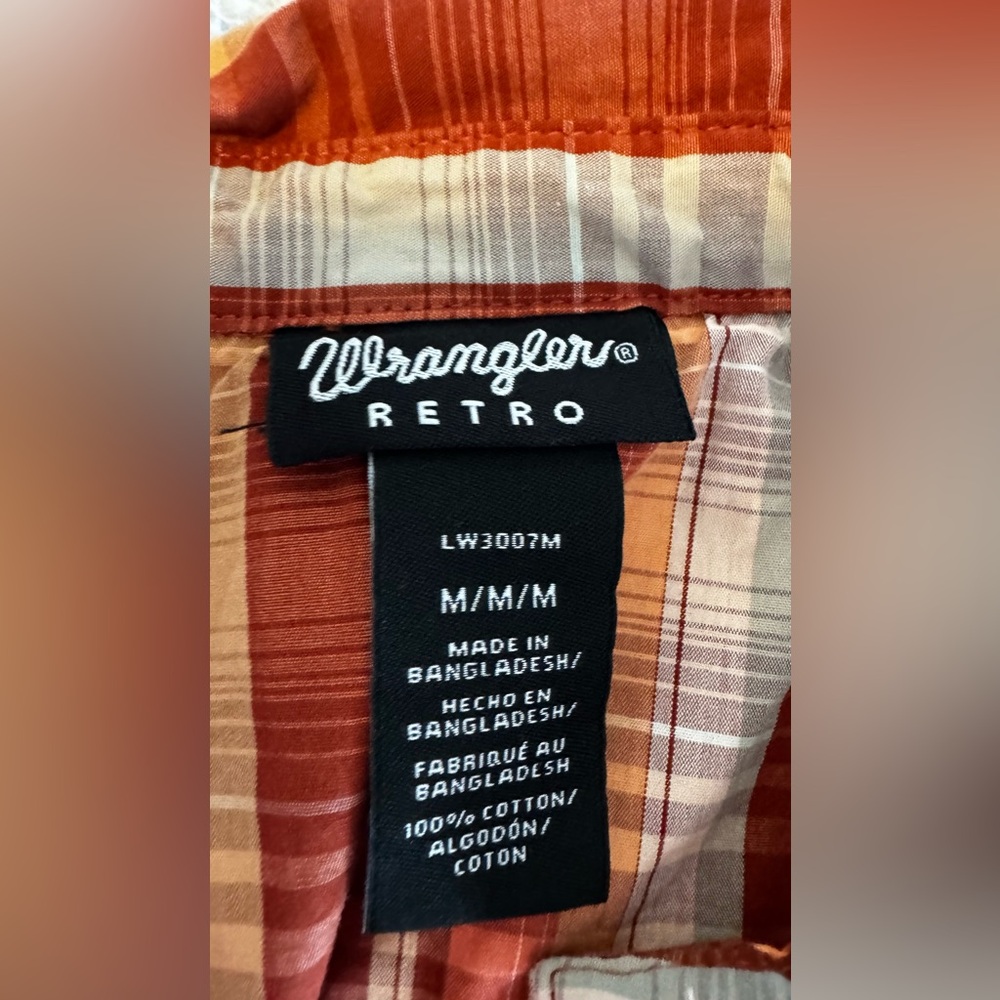 WOMEN'S WRANGLER® LONG SLEEVE POINTED YOKE WESTERN SNAP PLAID SHIRT IN ORANGE - Picture 9 of 15